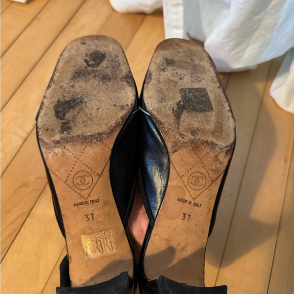 CHANEL Black and Cream Heels - Picture 7 of 7